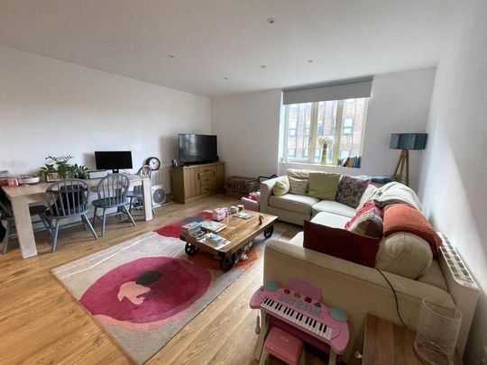 2 bedroom flat to rent - Photo 1