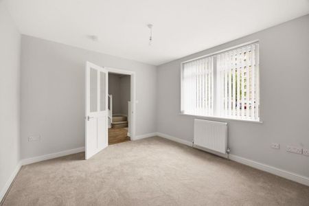 3 bedroom semi-detached house to rent - Photo 5