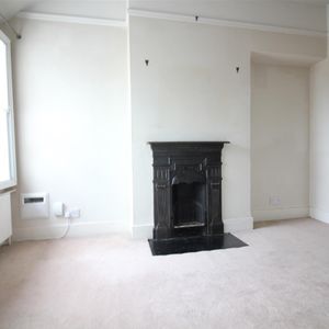 Evelyn Grove, Southall - Photo 3