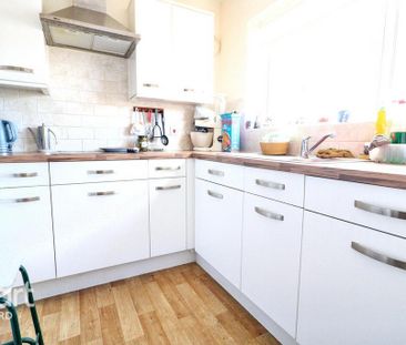 1 bedroom retirement property to rent - Photo 2