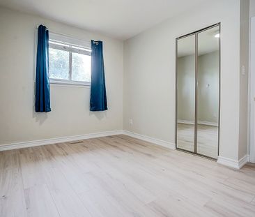 For Lease - 2294 Wyandotte Drive, Oakville, Ontario - Photo 3