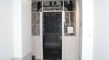 Character 4 Bedroom Apartment - Photo 4