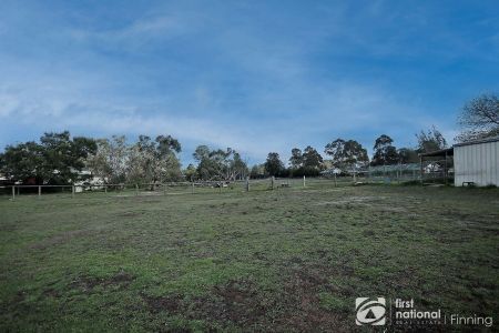 Spacious Family Living in Peaceful Devon Meadows - Approx. 3 Acres - Photo 5