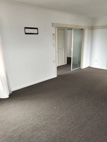 Papakura 4 bedroom - Photo 2