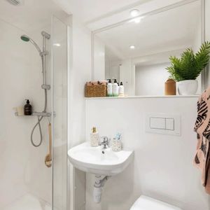 1 Bed Flat, Bath Row, B15 - Photo 2