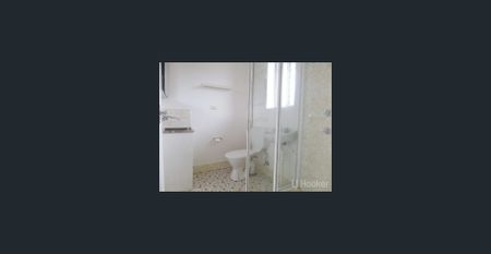 Bedsit Unit With Reverse Cycle Air conditioning - Photo 2