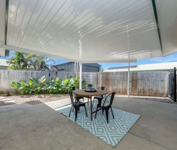 Tropical Oasis in Prime location! - Photo 1