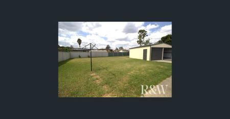 DOUBLE GARAGE & SOLAR - Photo 5