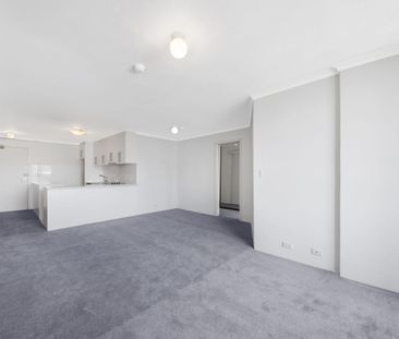 Spectacular Harbour & City Views in a Prestigious Potts Point Address - Photo 2
