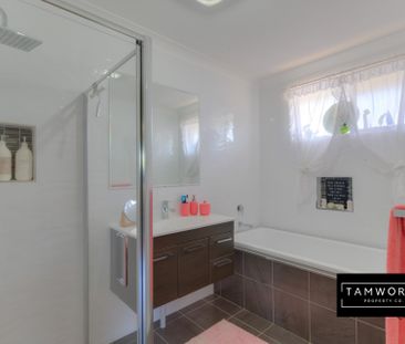 SOUTH TAMWORTH - Three Bedroom Beautiful House - Photo 1
