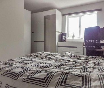 Thorney Leys, Witney, Oxfordshire, OX28 - Photo 4