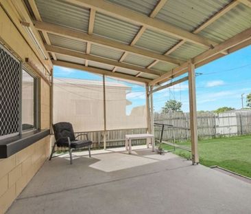 Quiet 3 Bedroom Unit - Water, gas and internet included - Photo 6