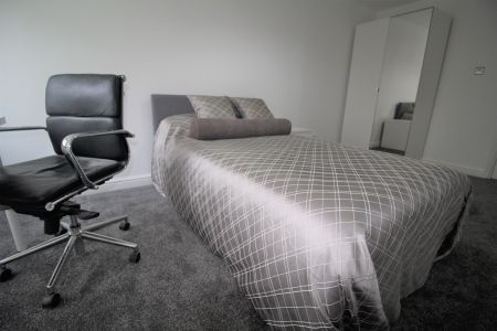 2 Bedroom Apartment - Photo 4