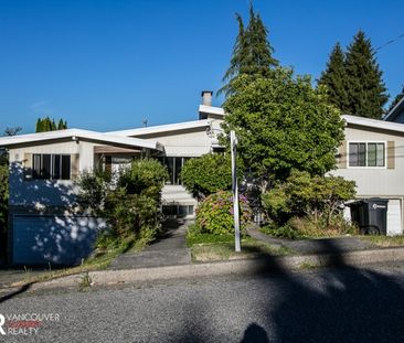 Duplex in Burnaby, BC - Photo 6