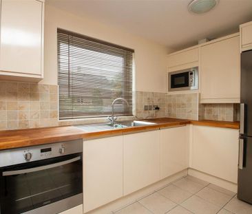 2 bedroom semi-detached house to rent - Photo 6