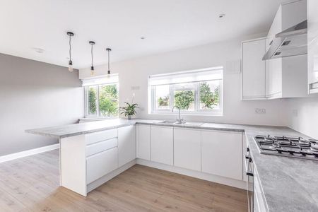 3 bedroom detached bungalow to rent - Photo 2