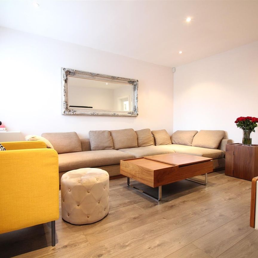 The Spur, Slough - Photo 1