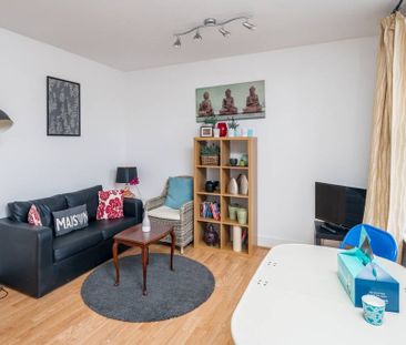 1 Bed Flat, Narford Road, E5 - Photo 2