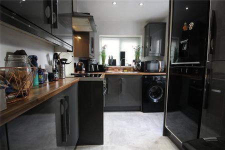2 bedroom terraced house to rent - Photo 5