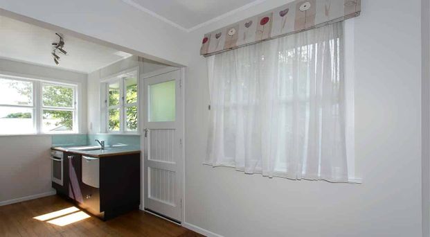 Charming Cottage - Photo 1