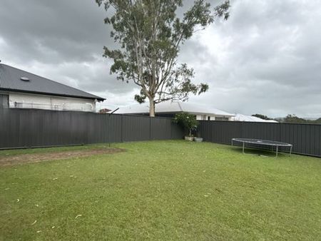 Lovely Brick & Tile Home - Photo 5