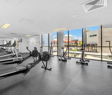 LUXURY 2 BEDROOM APARTMENT WITH BREATH-TAKING CITY VIEW - Photo 2
