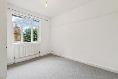 4 bedroom flat to rent - Photo 2