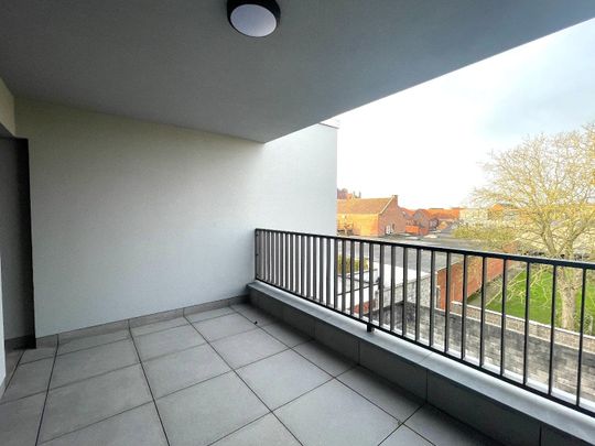 Totaal gerenoveerd, ruim appartement in centrum Lauwe! - Photo 1