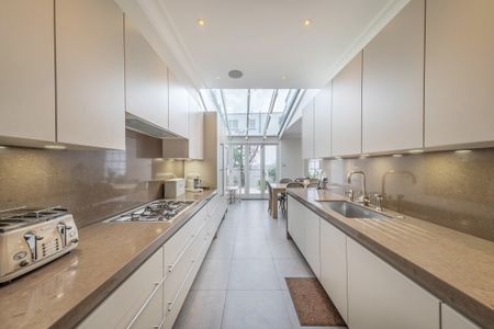 Grade II-Listed Townhouse on Montpelier Square with Terrace and Garden Views - Photo 4