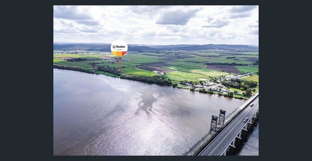 Charming 3 Bedroom Home - Photo 1