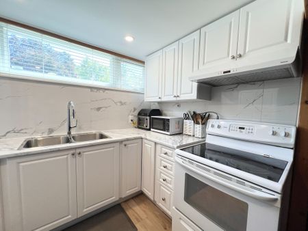 For Lease - 2 Pinemore Crescent, Toronto, Ontario - Photo 4