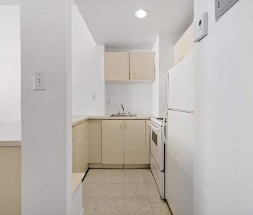 GHETTO MCGILL- STUDIO RENOVÉ & MEUBLÉ- EMPLACEMENT EXCEPTIONNEL - Photo 1