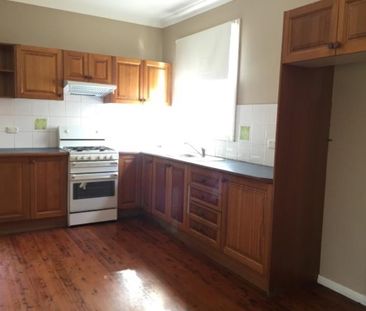 PET FRIENDLY TWO BEDROOM HOME!! - Photo 2