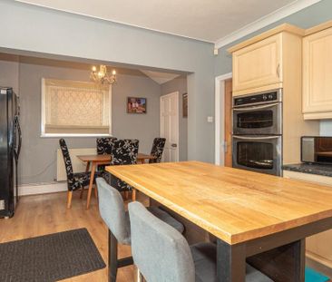 3 bedroom semi-detached house to rent - Photo 6