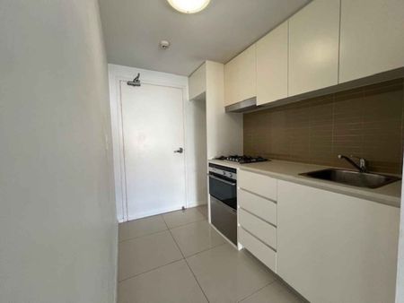 *** HOLDING DEPOSIT RECEIVED*** - Photo 2
