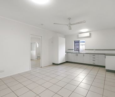 SPACIOUS GRANNY FLAT IN SOUGHT AFTER EDMONTON! - Photo 4