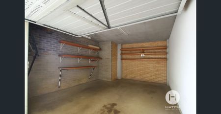 Light-Filled Top-Floor Apartment in a Quiet, Solid Brick Complex - Photo 4