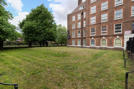 4 bedroom flat to rent - Photo 4