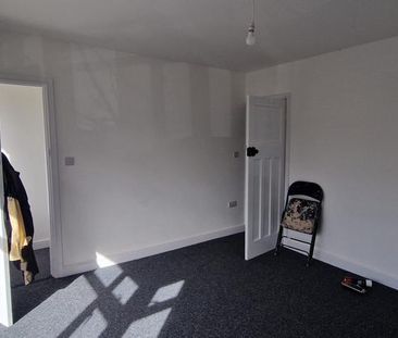 2 bedroom semi-detached house to rent - Photo 2