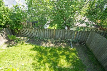 Detached Home For Lease | X8440516 - Photo 4