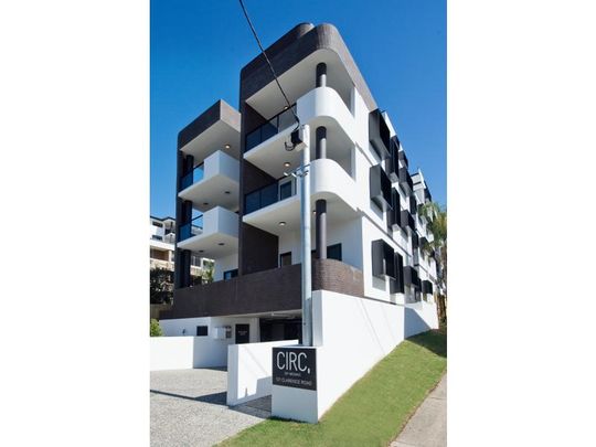 Stunning Two Bedroom Apartment Located in the Heart of Indooroopilly! - Photo 1