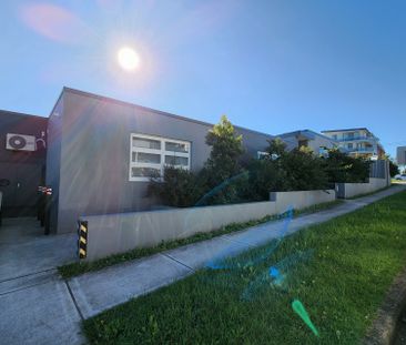 Available 12 February - Photo 4