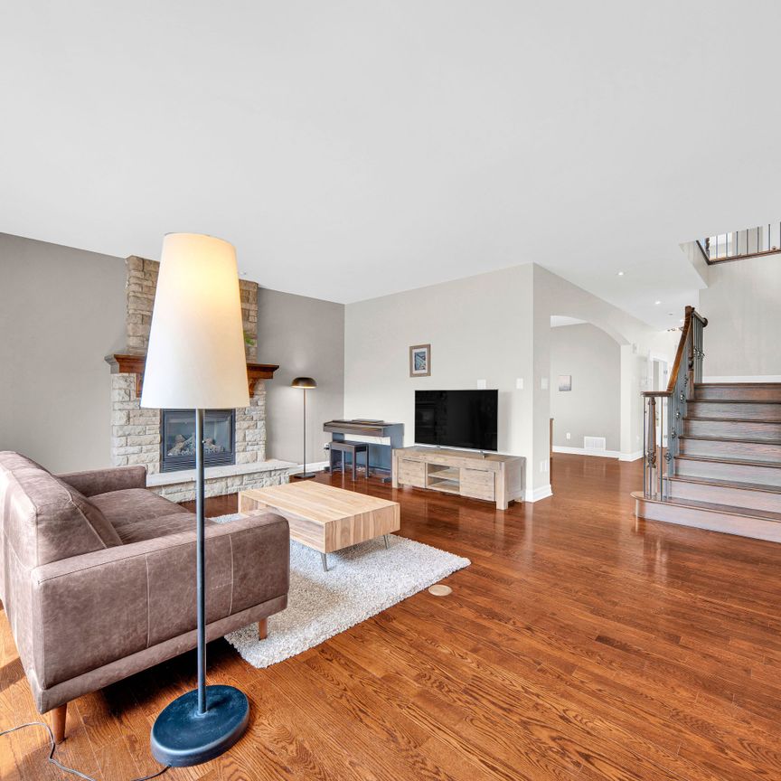 For Lease - 590 KOCHAR Drive, Mooneys Bay - Carleton Heights and Area, Ontario - Photo 1