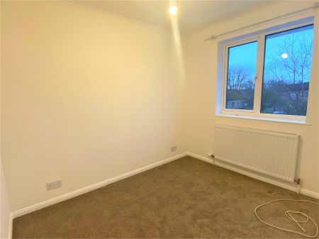 Drake Close, Taunton - Photo 2