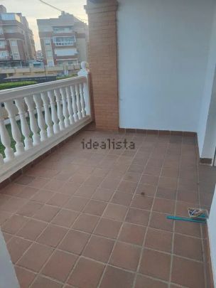 Alquiler de piso en Calle Alemania - Photo 1