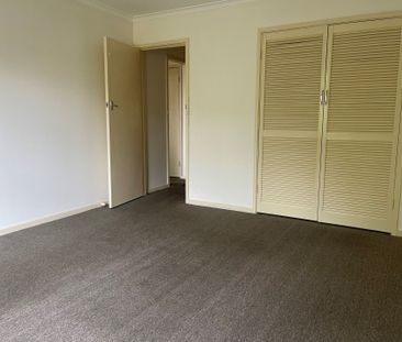 Two Bedroom Unit in Quiet Pocket - Photo 4
