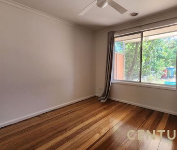 Bright and Cozy 2-Bedroom Home in Central Hallam - Photo 4