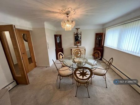 2 bedroom flat to rent - Photo 5