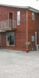 Stylish, Modern Home with Indoor-Outdoor Flow - Photo 3