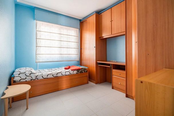 Apartamento de alquiler en Carrer D'elx, Centro - Photo 1